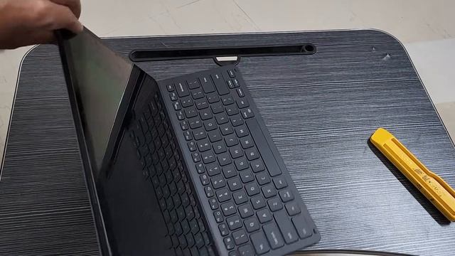 Galaxy Tab S8+ Book Cover (COMPLETE TRANSFORMATION) Keyboard Slim - Unboxing смотреть онлайн
