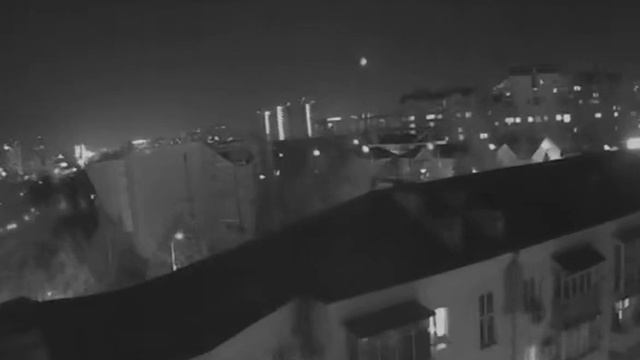 Болид вошёл в плотные слои атмосферы над Чёрным морем .7 декабря 2021 г.Съемка из Краснодара! смотреть онлайн
