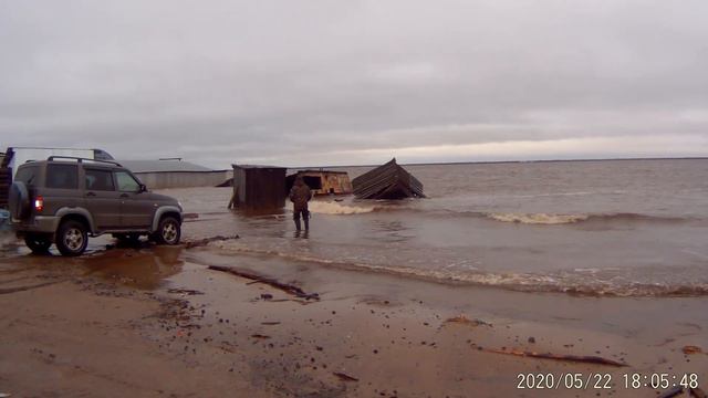 Большая вода на Печоре. Спасаем вещи из будки. смотреть онлайн