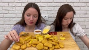 МУКБАНГ БУРГЕРЫ НАГГЕТСЫ КАРТОШКА ПО -ДЕРЕВЕНСКИ MUKBANG BURGERS NUGGETS RUSTIC POTATOES