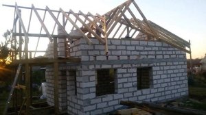 Крыша  двухскатная с двумя кукушками делаем сами