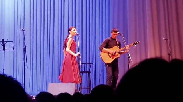 Мари Ануар. ,,Красное платье