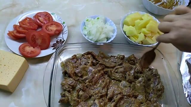 Мясо с картошкой под румяной корочкой! Рецепт подойдёт на праздничный стол! смотреть онлайн