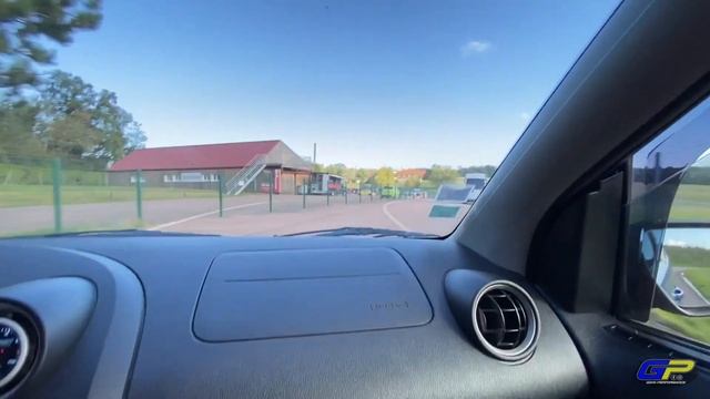 4 bombinettes sur Circuit. (Ford fiesta ST150) смотреть онлайн