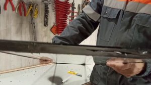 Не выбрасывай разбитый стеклопакет окна  - сделай копилу