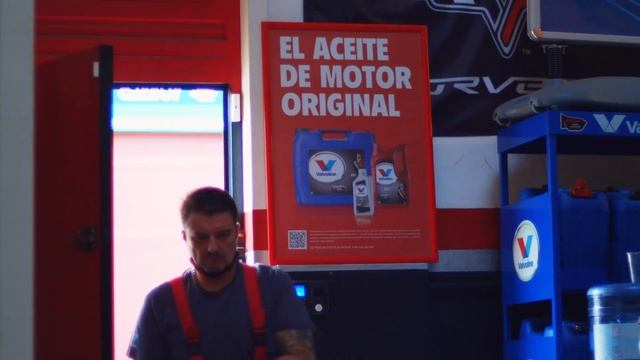 Un legado de innovación en todo el mundo. Valvoline, el aceite original. смотреть онлайн