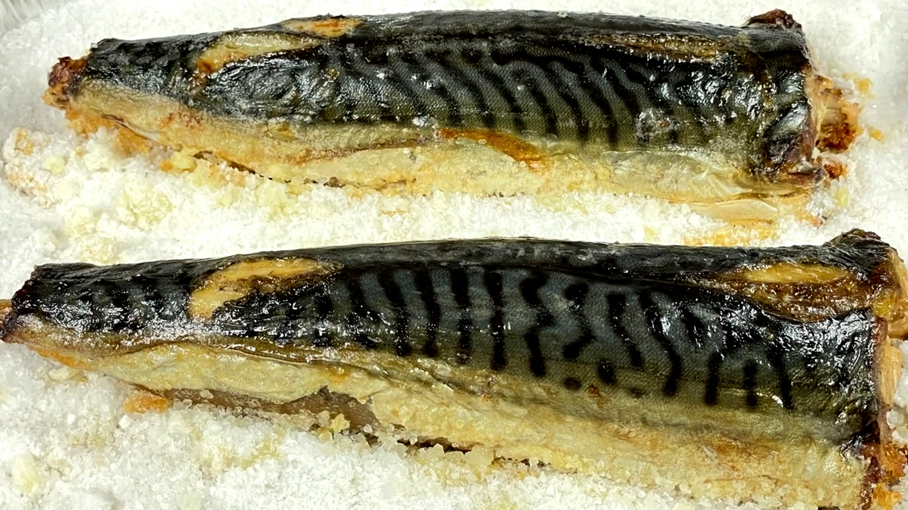 ПРОЩЕ не БЫВАЕТ! НА ПРАЗДНИК И НА КАЖДЫЙ ДЕНЬ! Скумбрия запеченная в соли в Духовке. смотреть онлайн