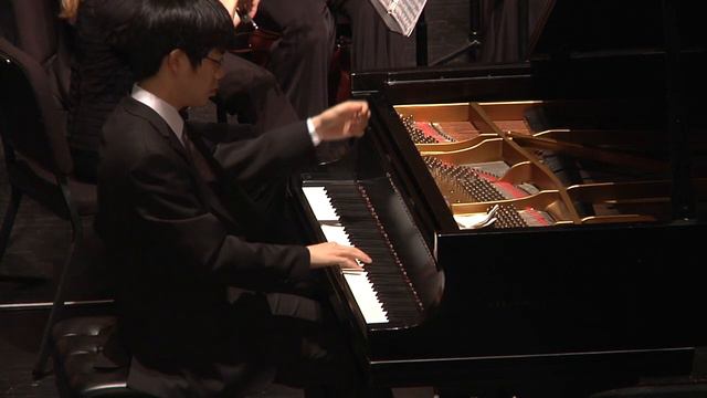 Schumann's Piano Concerto in A minor - John Chen. Maestro Thomas Ludwig conducting. смотреть онлайн