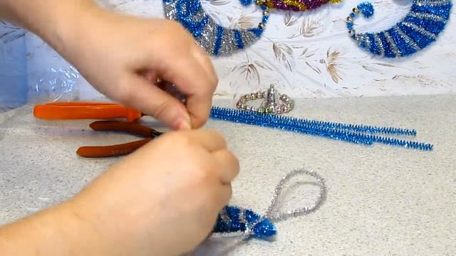 Мастер-Класс. Ёлочная игрушка Месяц из мишуры.