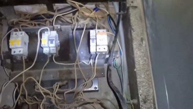 Электрика в общаге Всё на минималках Это жесть ! смотреть онлайн