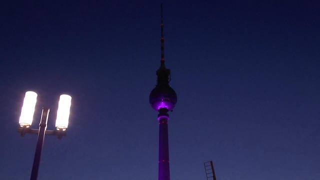 DER BERLINER FERNSEHTURM - ALEXANDERPLATZ - 2015 смотреть онлайн