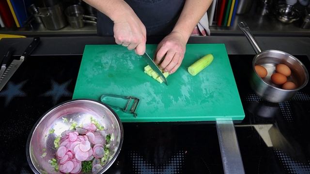 ОКРОШКА на БЕЛОМ КВАСЕ. Русская кухня. смотреть онлайн