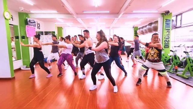 ZUMBA para BAJAR DE PESO en CASA ? Clase COMPLETA y DIVERTIDA смотреть онлайн