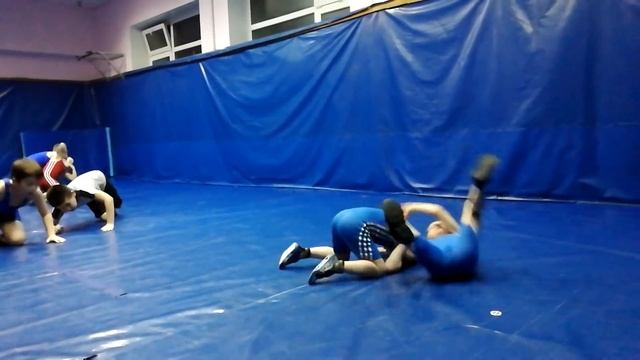 Борьба. Оттачиваем бросок через плечо до автоматизма смотреть онлайн