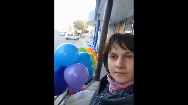 Смешное видео. Монтаж гирлянды из шаров. Уличное оформление смотреть онлайн