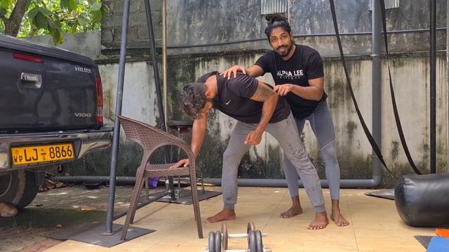 Single Arm Dumbbell Row - Technique Video смотреть онлайн