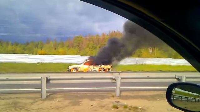 Горит белый мерседес.3gp смотреть онлайн