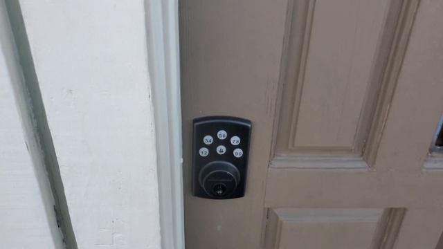 How to lock the door with the keypad. Remember to double check! смотреть онлайн
