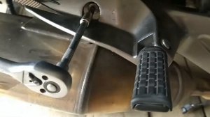 Демонтаж заднего колеса Honda NT700V Deauville