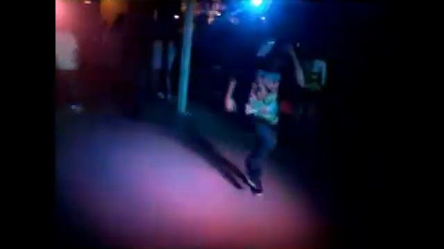 Shuffling at the club//CFH смотреть онлайн