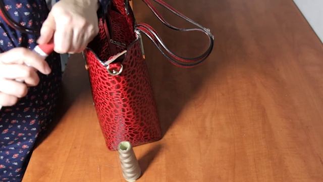 Ремонтируем молнию на сумке. смотреть онлайн