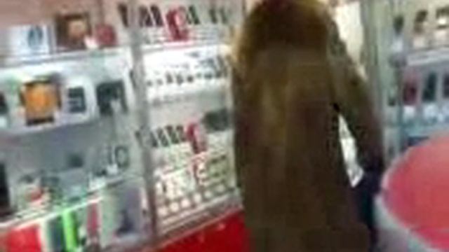 Дубал 3 Бшаная бабуля в салоне телефонов пакупаит флшачку с телефонам жесть смотреть онлайн