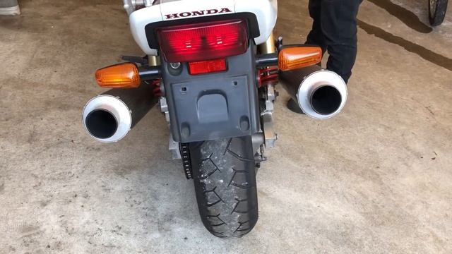 ホンダ　CB1300 SC40 エンジン始動動画　A-PARTS смотреть онлайн
