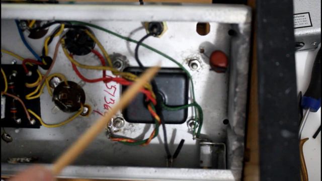 Fender Champ - Mains Cable Replacement смотреть онлайн