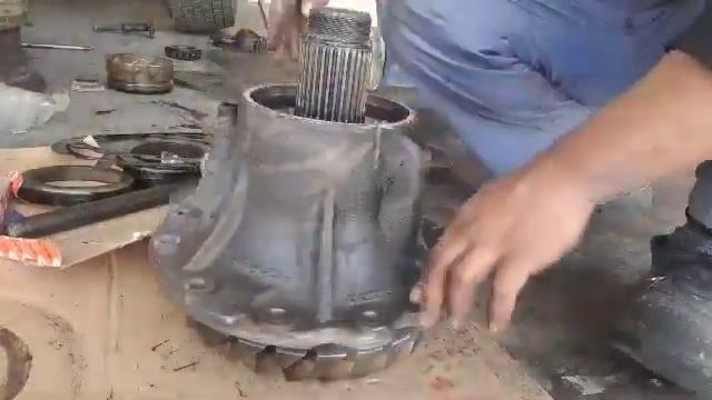 What Does a Bad Differential or Wheel Bearing sound Like? Mercedes-Benz Racing truck смотреть онлайн