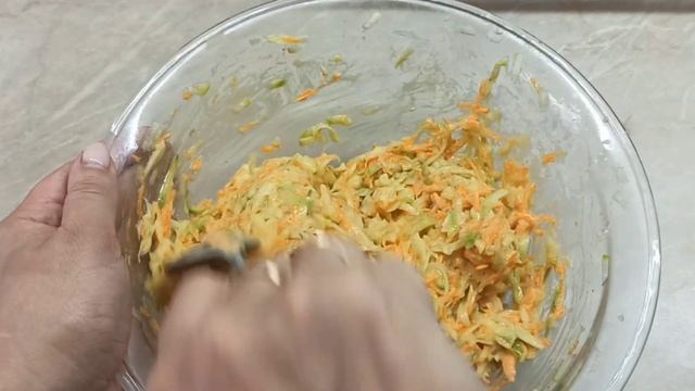Если у вас есть всего два кабачка, порадуйте свою семью легким и вкусным ужином, просто и вкусно! смотреть онлайн