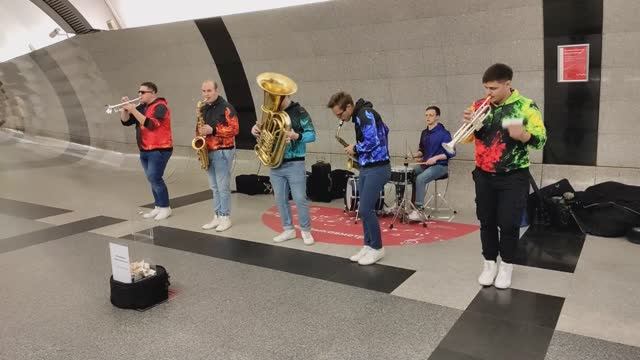 #МузыкаВМетро. №15. #BrassBandВежливыеЛюди. Music In The Moscow Subway.