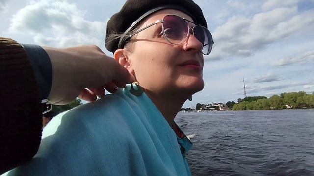 На кораблике плывем по реке Волхов в славном граде #Новгород Великий - 20.05.23 смотреть онлайн