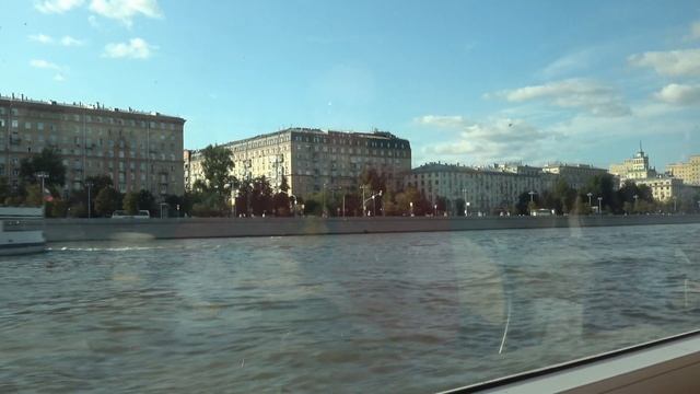 Прогулка По Москве реке в Москве смотреть онлайн