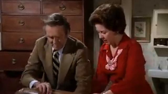 "Family" S2Ep22 - An Endangered Species смотреть онлайн