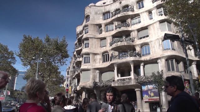 Casa Milà by Gaudi in Barcelona, Catalonia, Spain смотреть онлайн