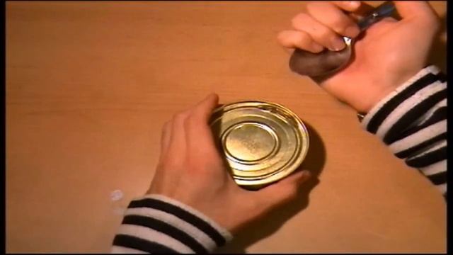 Как открыть консервную банку при помощи ложки смотреть онлайн