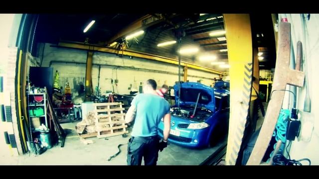 Replacing Engine Mount Time Lapse - Renault Megane R26 F1 - GoPro Hero HD смотреть онлайн