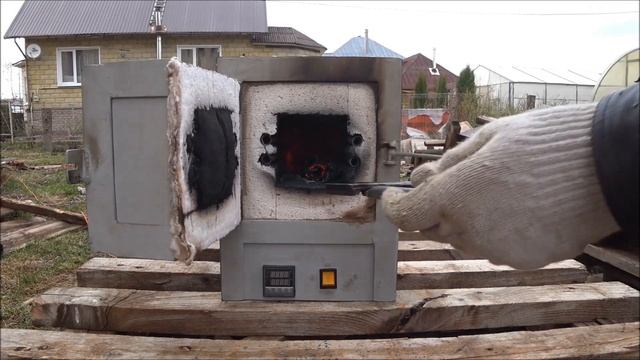 Что будет с ножом, если положить его в печь и нагреть до 1000 градусов? смотреть онлайн