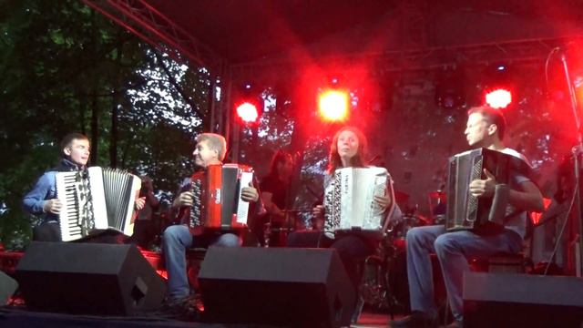 Аккордеон Рок - We Will Rock You (Queen cover) смотреть онлайн