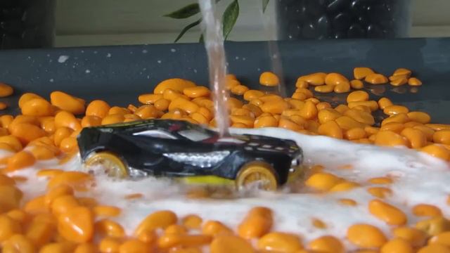 Мойка машинок. Видео с игрушечными машинками для детей смотреть онлайн