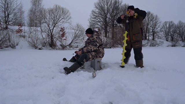 Вот это рыбалочка \ За щукой в глухозимие ,ветер, пургу и слякоть ,но всё таки нашли её!!! смотреть онлайн