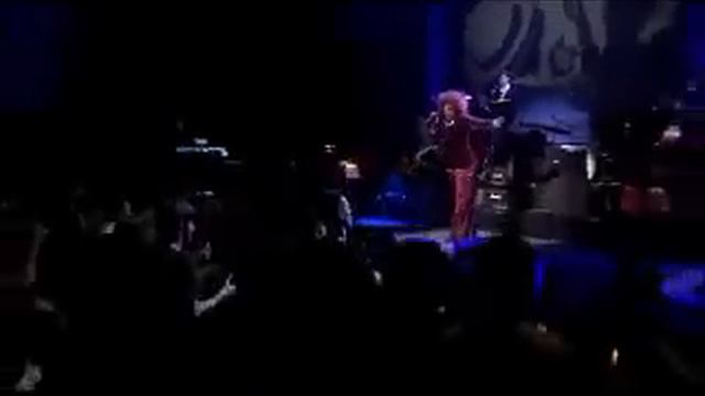 Macy Gray sings Big Mama Thornton's HoundDog смотреть онлайн