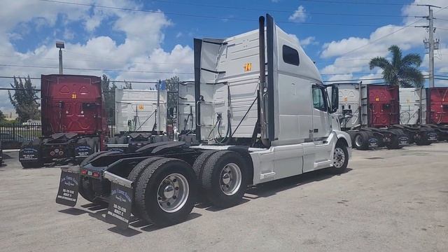 Volvo 2016 White 670 Automatic смотреть онлайн