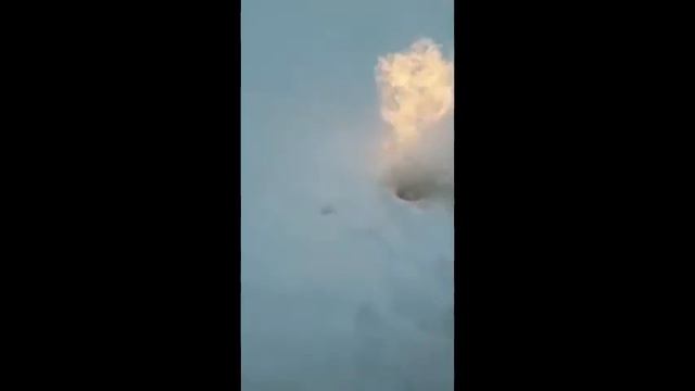 Житель Сургута пробурил лед во время рыбалки и получил фонтан огня/// смотреть онлайн