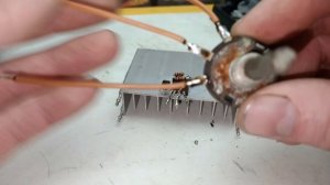 Очень-Простой Регулятор Напряжения на Четырех деталях! Своими руками!