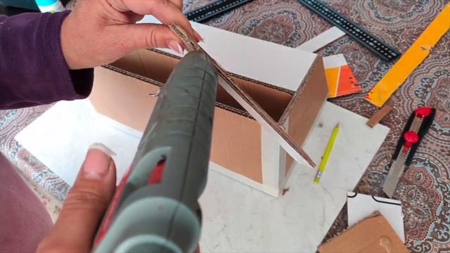 Показываю, как сделать удобный органайзер из картона для хранения косметики смотреть онлайн