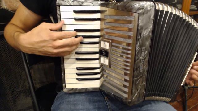 How to Play a 32 Bass Accordion - Lesson 3 - Three Chord Song in C Minor - Katusha смотреть онлайн