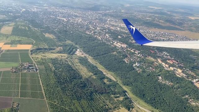 Take Off from Iasi Airport Blue Air - Boeing 787-800 смотреть онлайн
