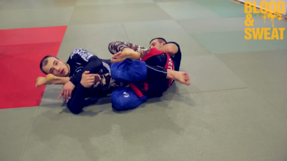 Школа БДД. Урок 34. Проход в ноги с зацепом и выходом на рычаг колена смотреть онлайн