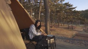 휘몰아치는 매서운 바다 바람 속에서 파도와 함께 솔로캠핑?ㅣ파도 소리 ASMR l 킬바사소세지피자ㅣ장어덮밥